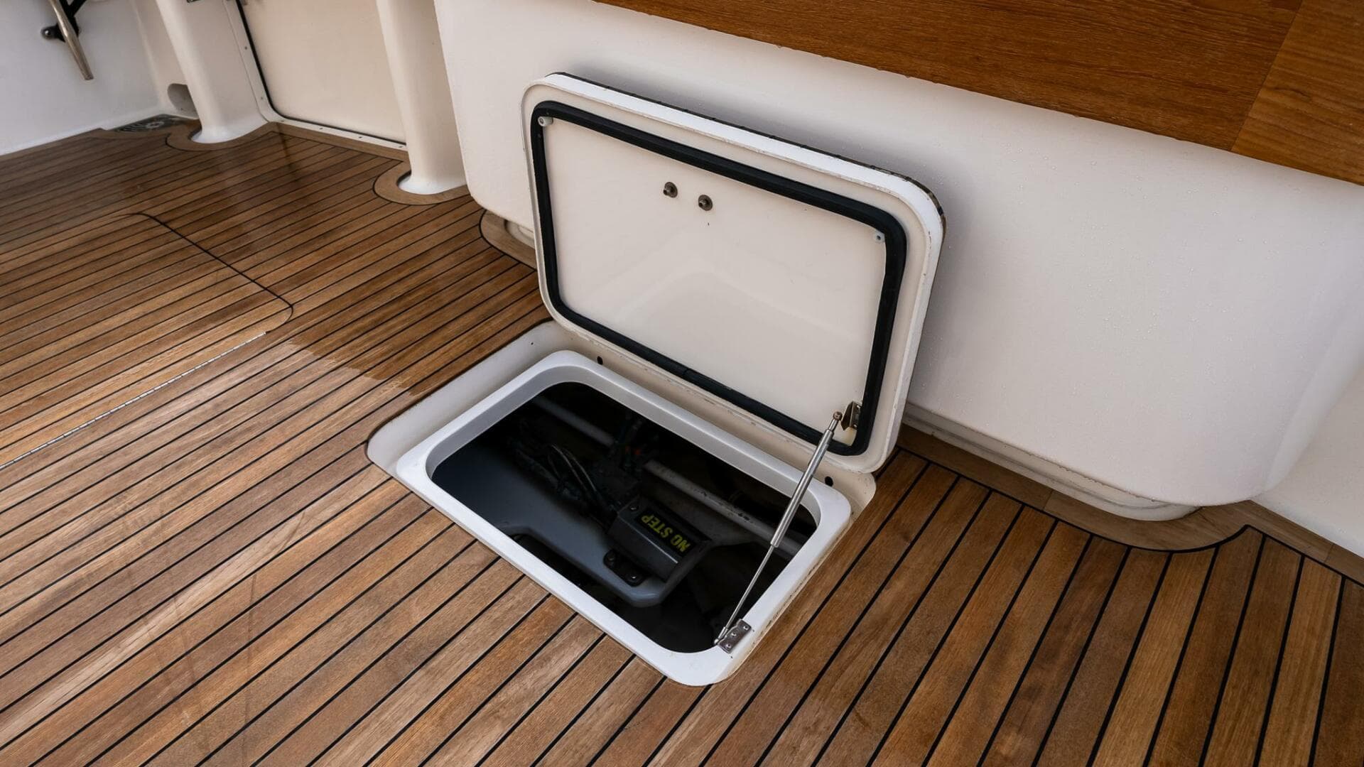 2007 Viking 64 Convertible — photo 11