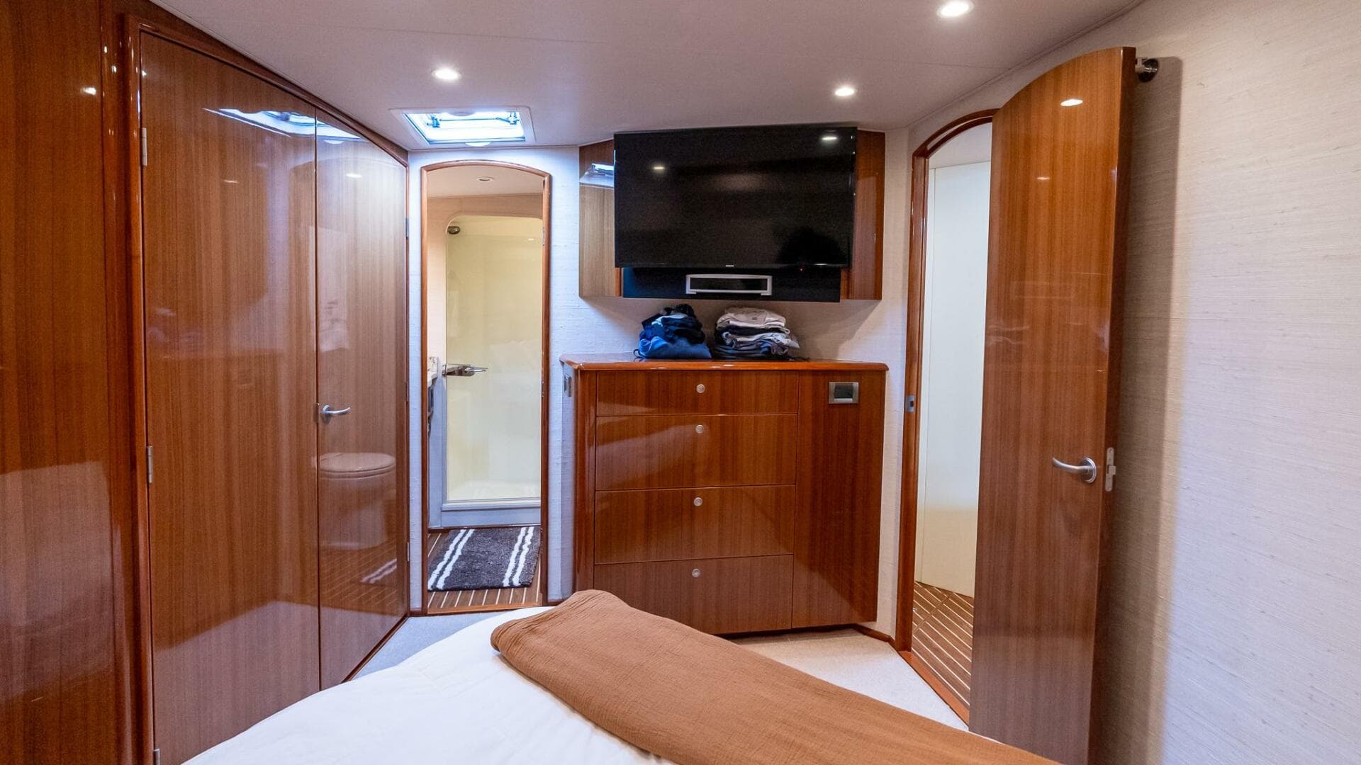 2007 Viking 64 Convertible — photo 47