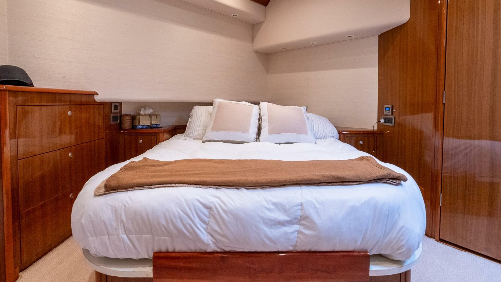 2007 Viking 64 Convertible — photo 45