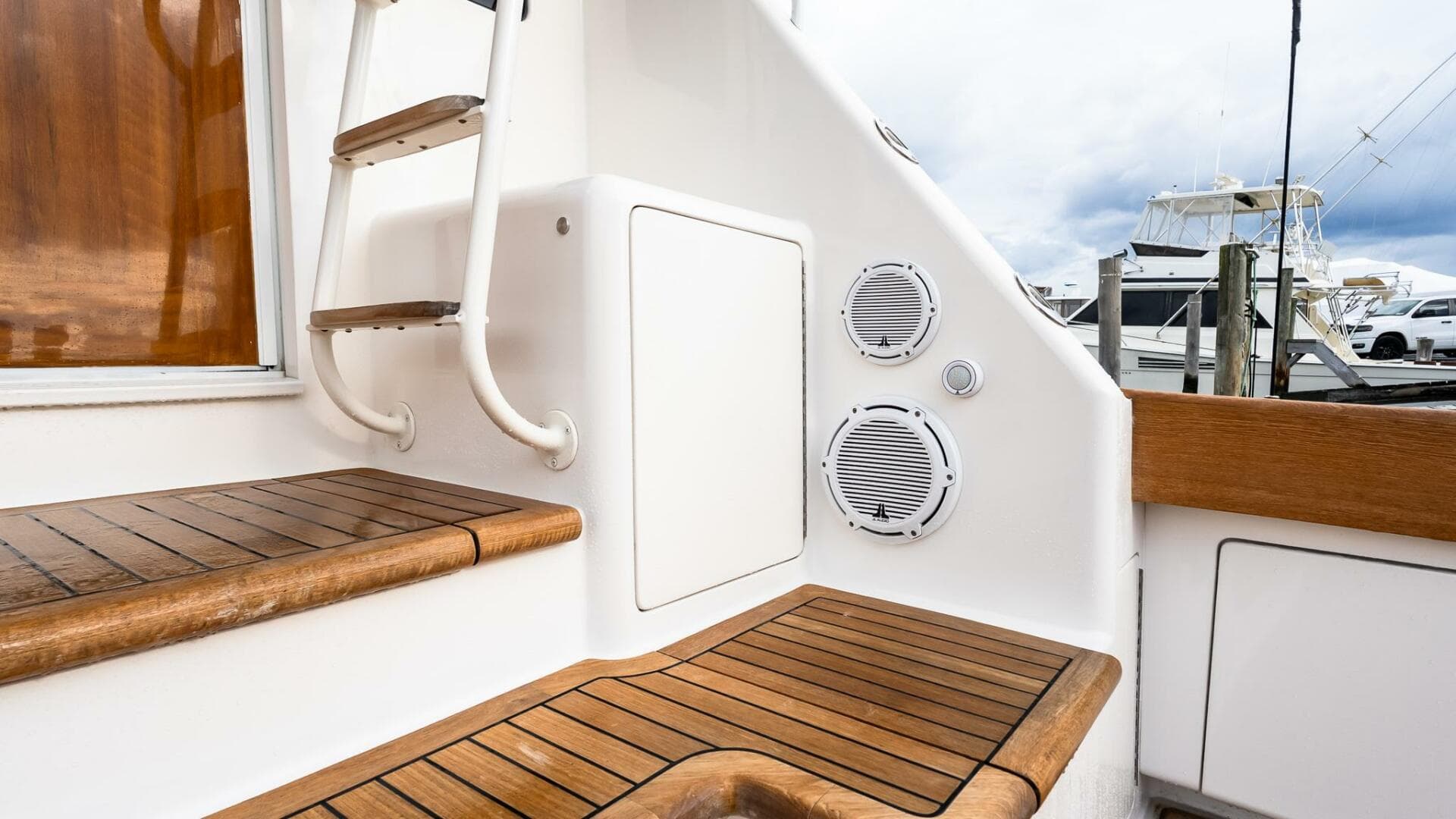 2007 Viking 64 Convertible — photo 17