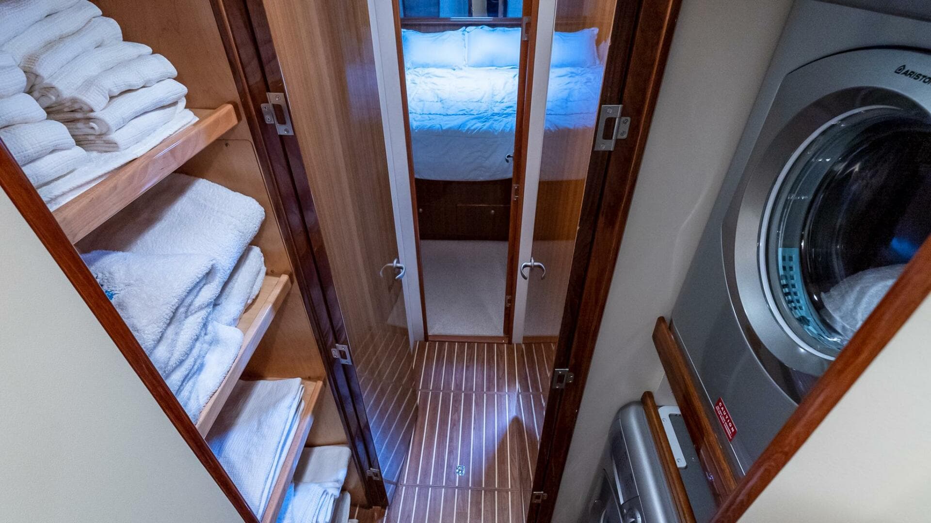 2007 Viking 64 Convertible — photo 58