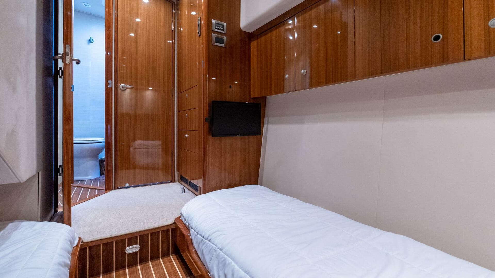 2007 Viking 64 Convertible — photo 54