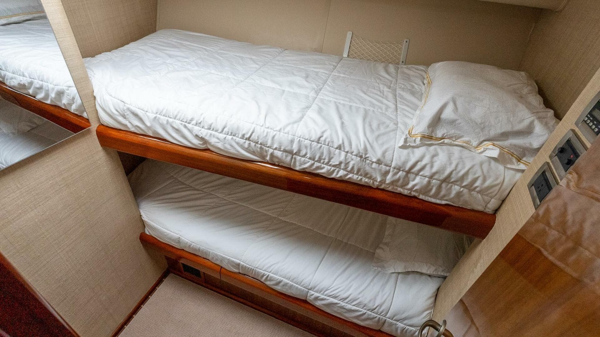 2007 Viking 64 Convertible — photo 57