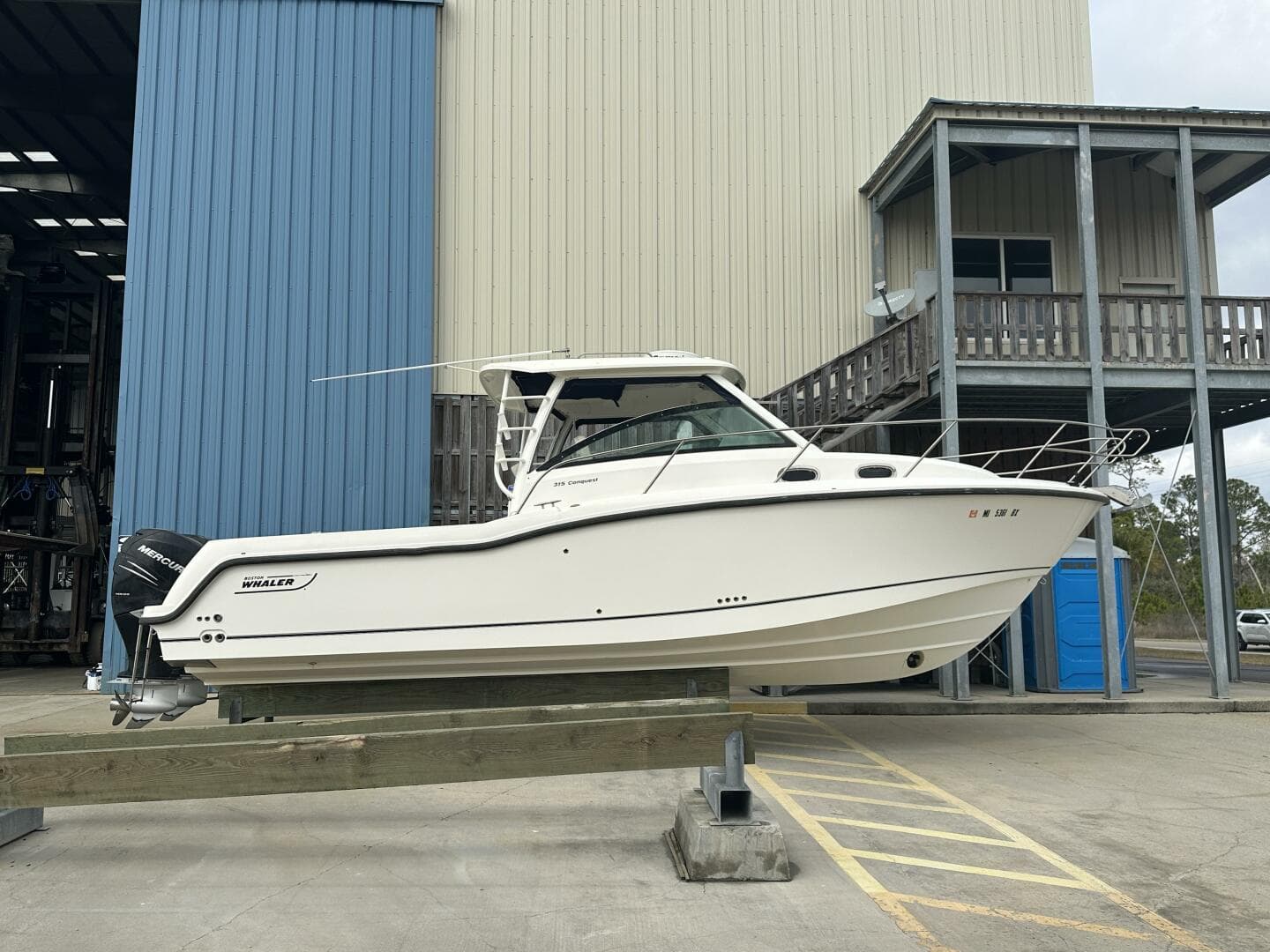 2016 Boston Whaler 315 Conquest — photo 2