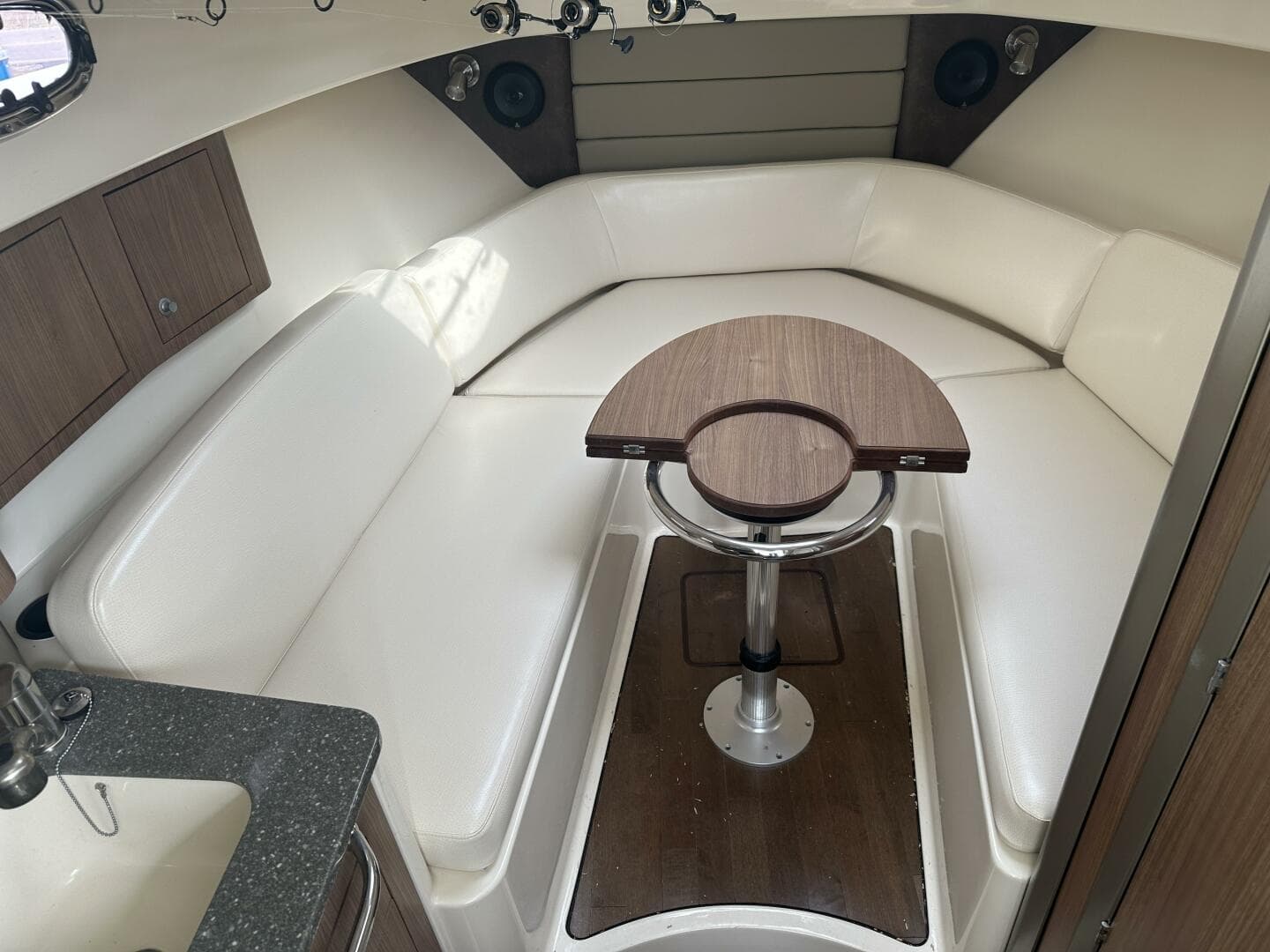 2016 Boston Whaler 315 Conquest — photo 12