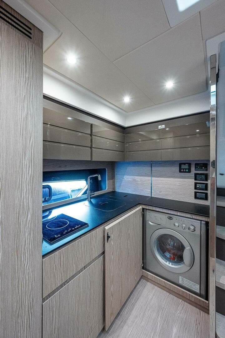 2021 Azimut 45 Atlantis — photo 18