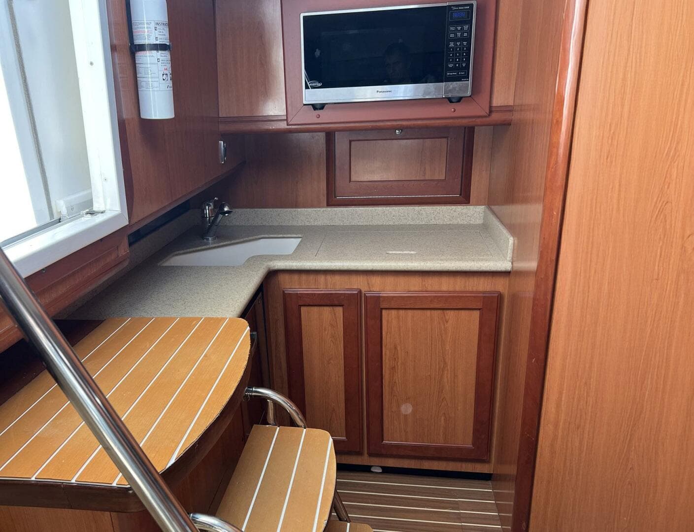 2007 Luhrs 41 Hardtop Express — photo 5