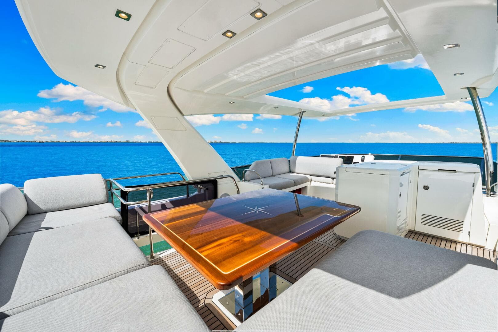 2019 Prestige 630 Flybridge — photo 13