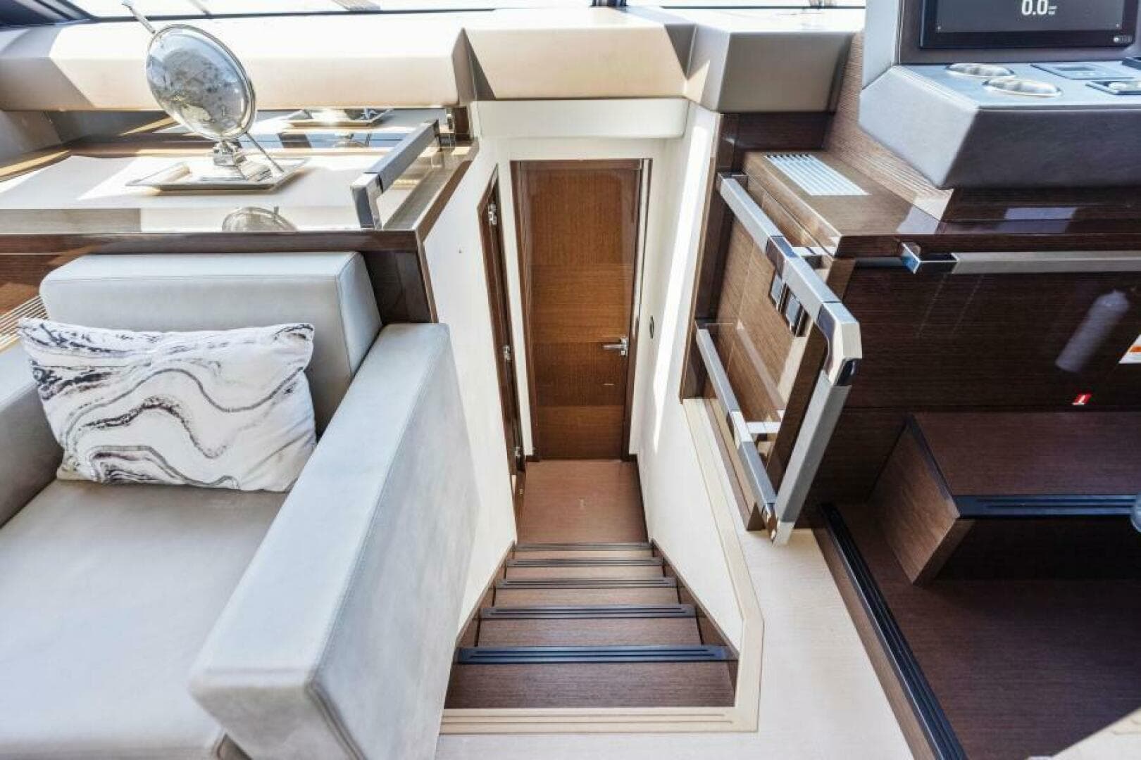 2019 Prestige 630 Flybridge — photo 18