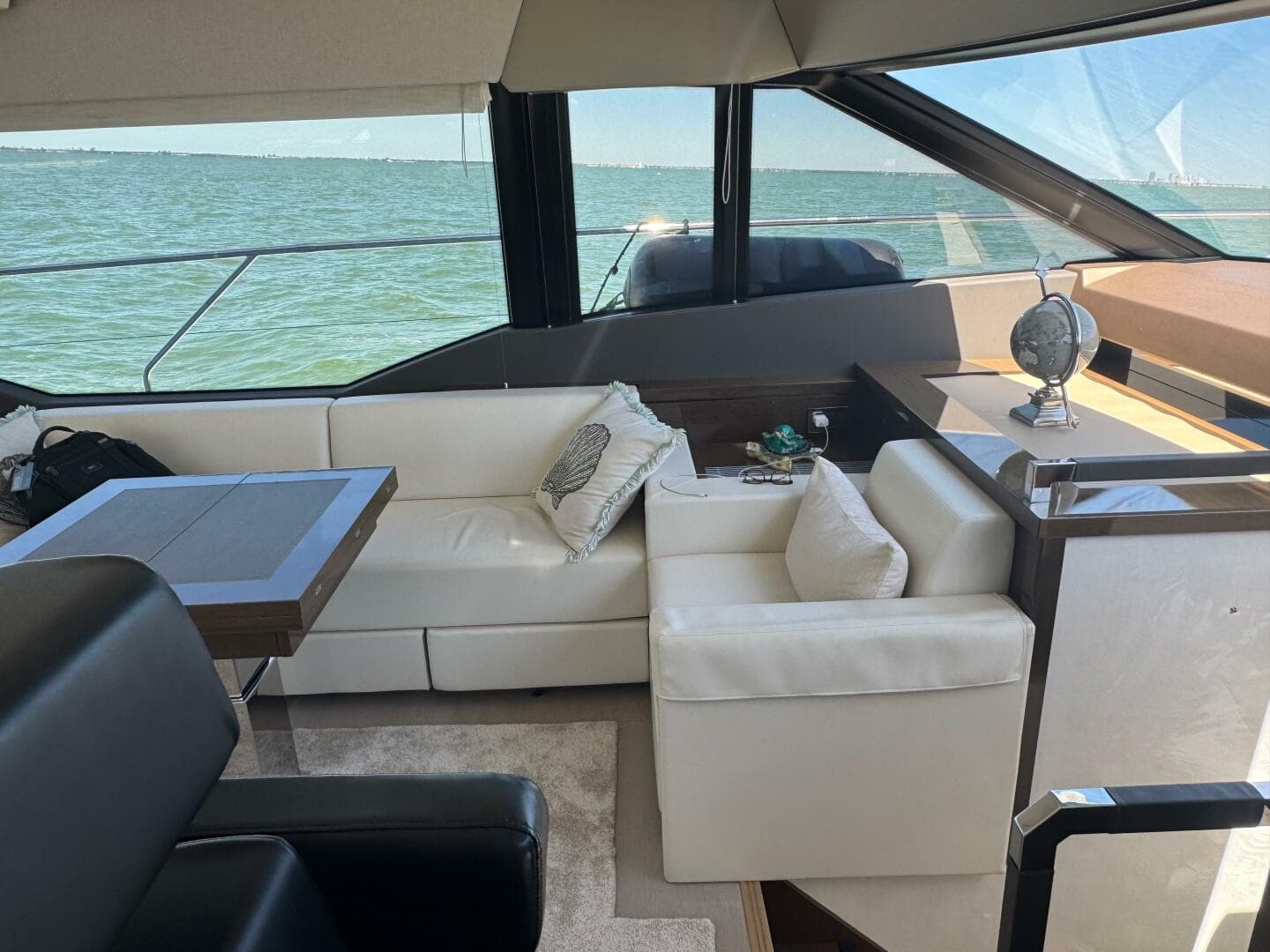 2019 Prestige 630 Flybridge — photo 12