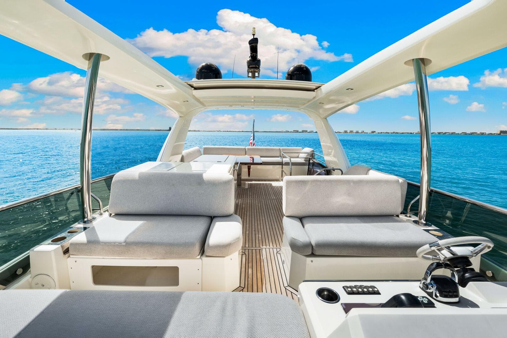 2019 Prestige 630 Flybridge — photo 9