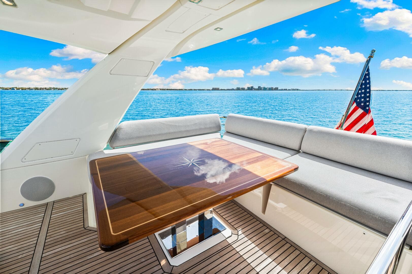 2019 Prestige 630 Flybridge — photo 12