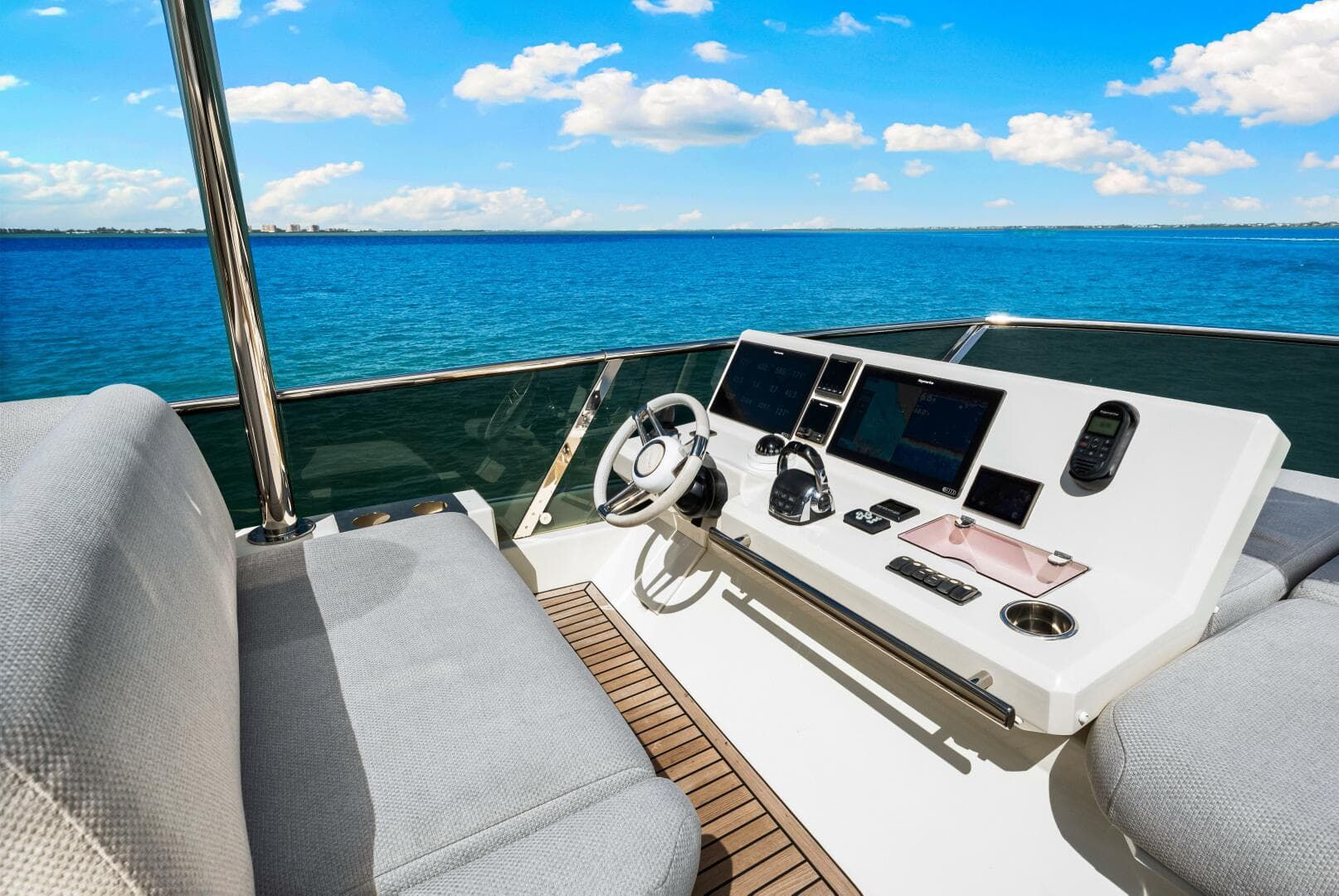 2019 Prestige 630 Flybridge — photo 7