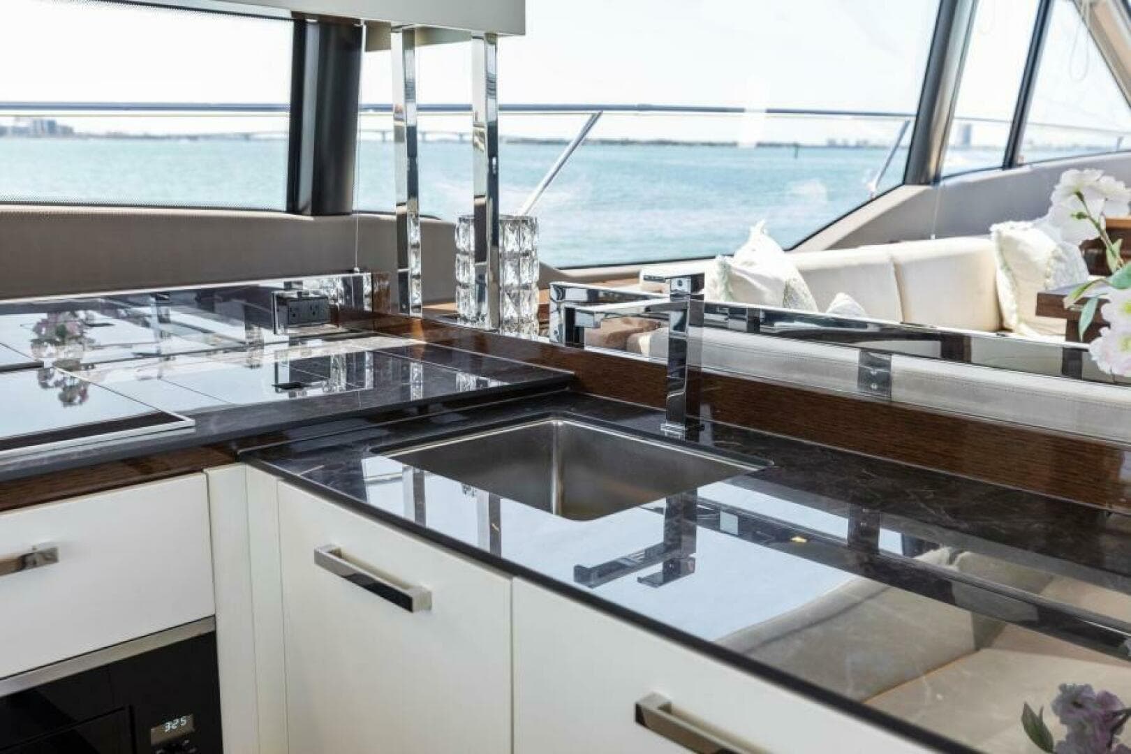 2019 Prestige 630 Flybridge — photo 17