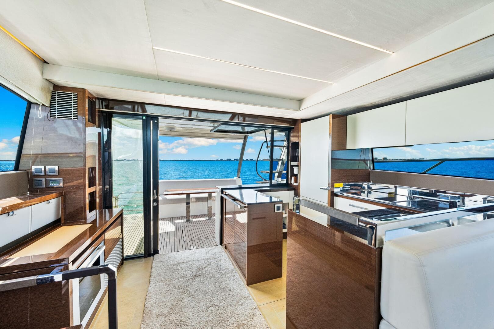 2019 Prestige 630 Flybridge — photo 32