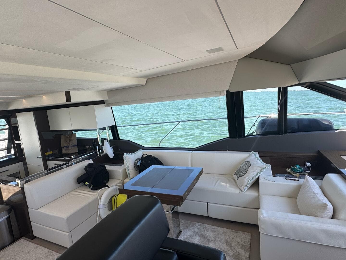 2019 Prestige 630 Flybridge — photo 8