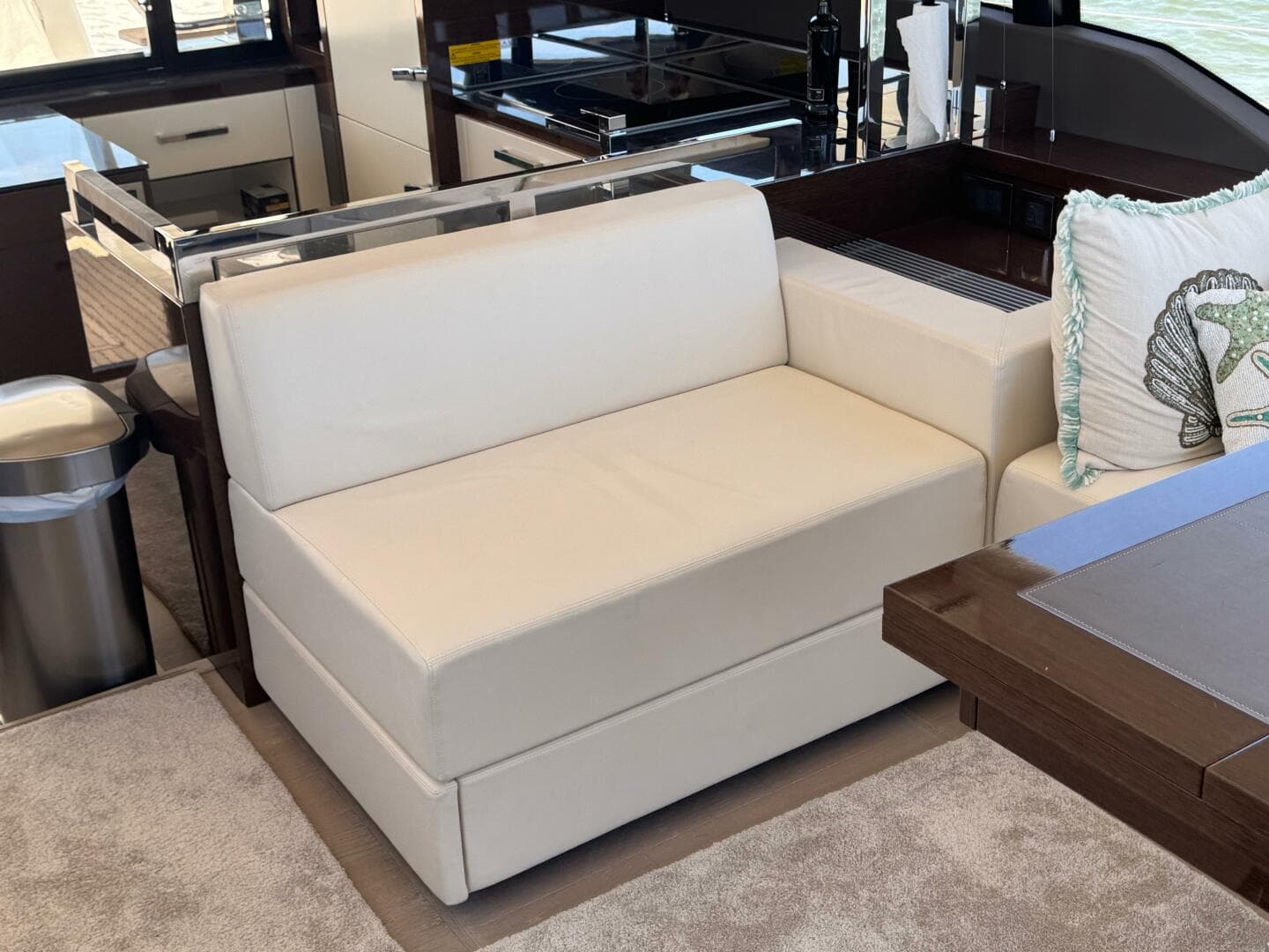 2019 Prestige 630 Flybridge — photo 11