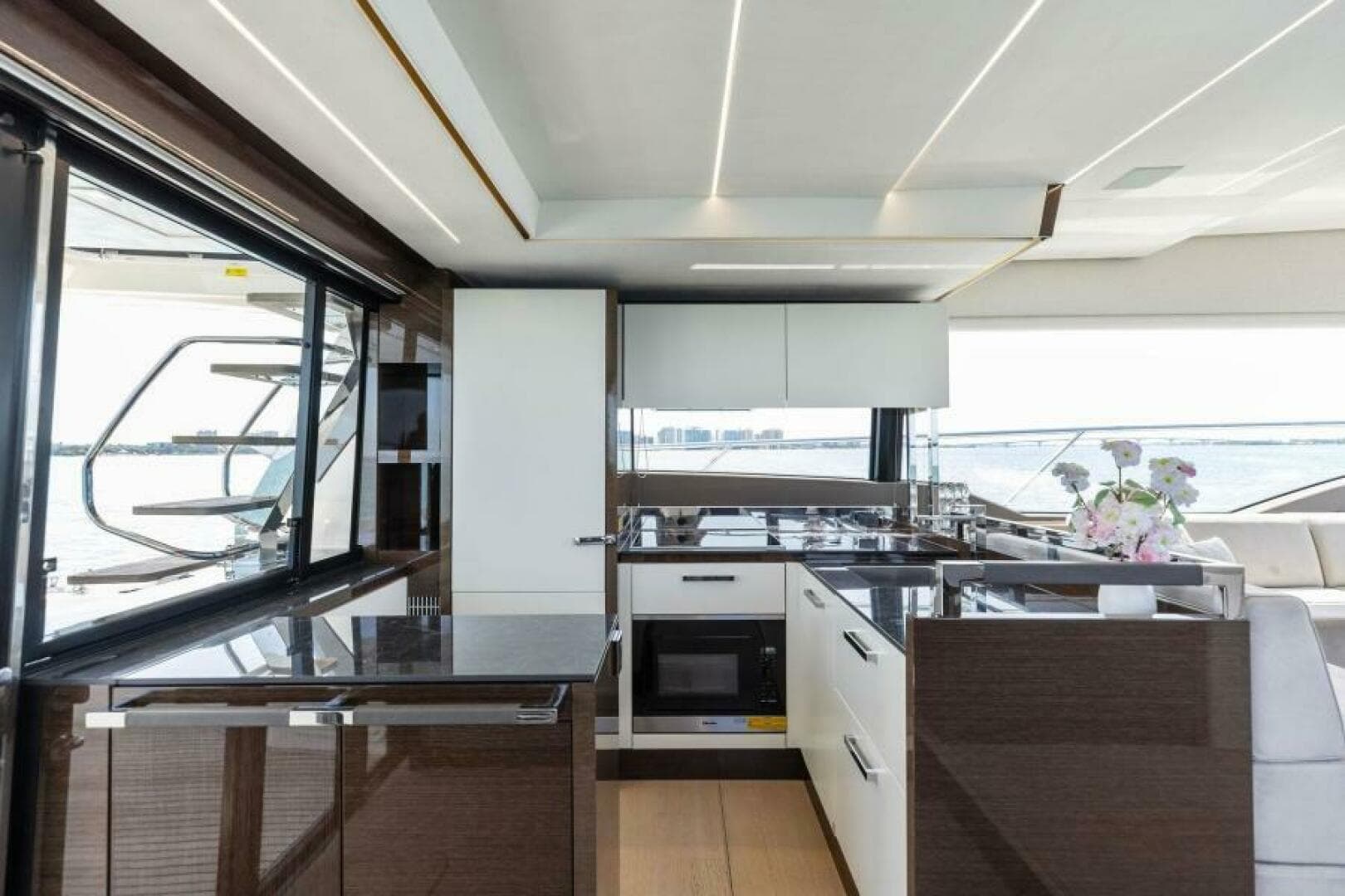 2019 Prestige 630 Flybridge — photo 16