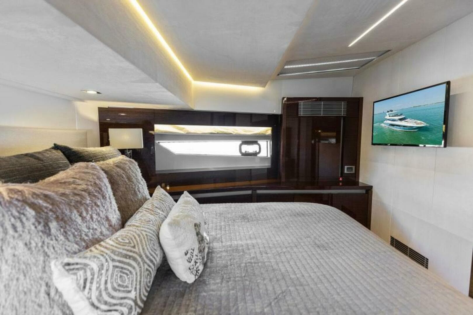 2019 Prestige 630 Flybridge — photo 38