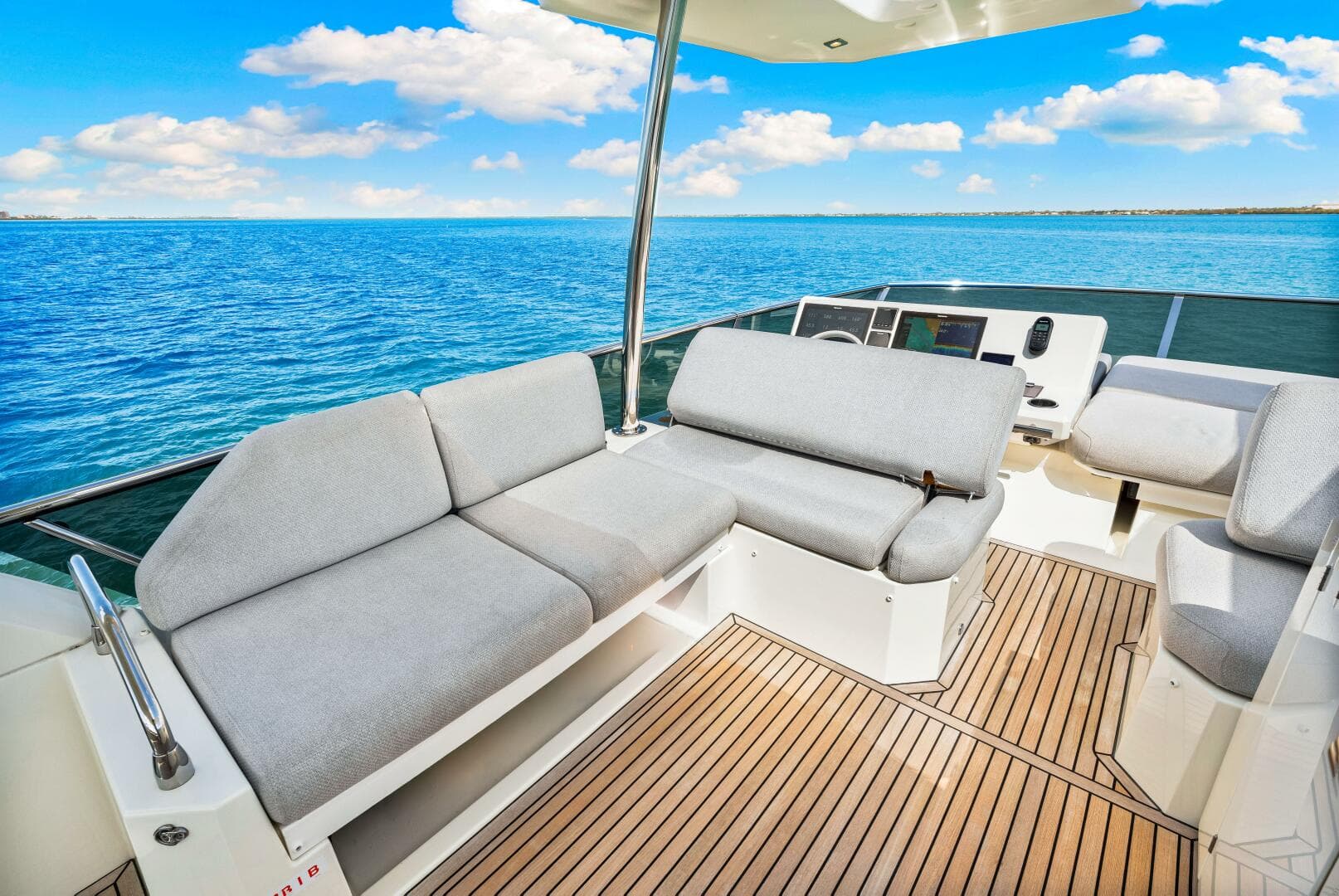 2019 Prestige 630 Flybridge — photo 10