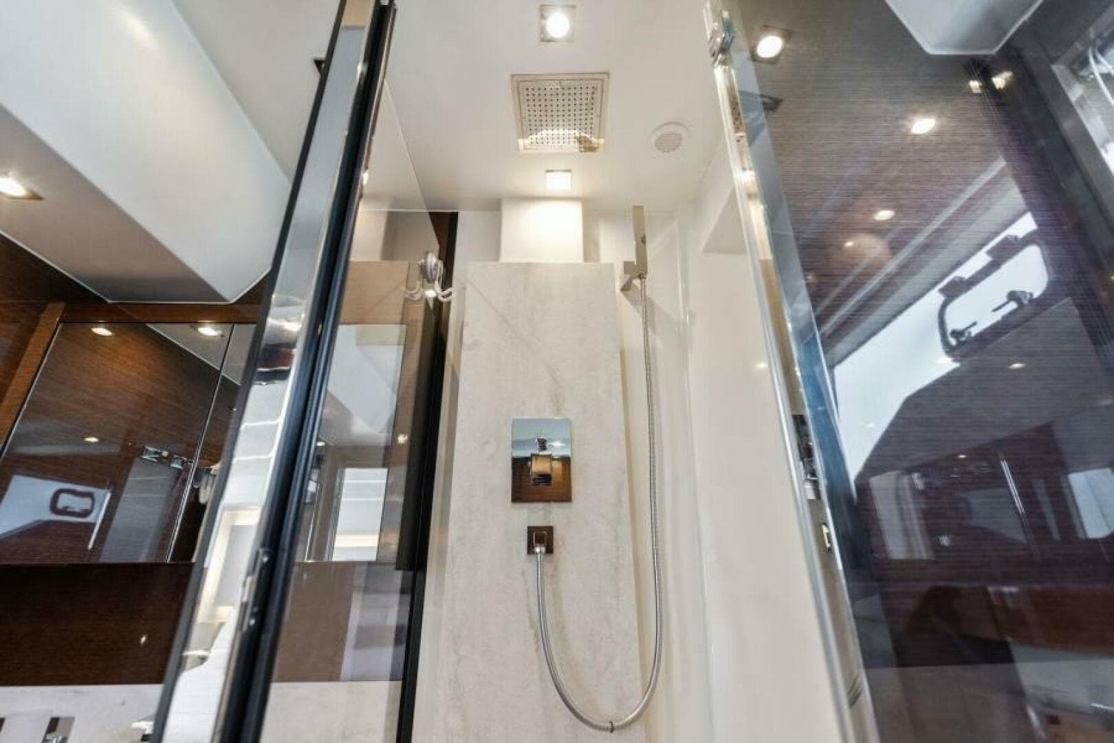 2019 Prestige 630 Flybridge — photo 34