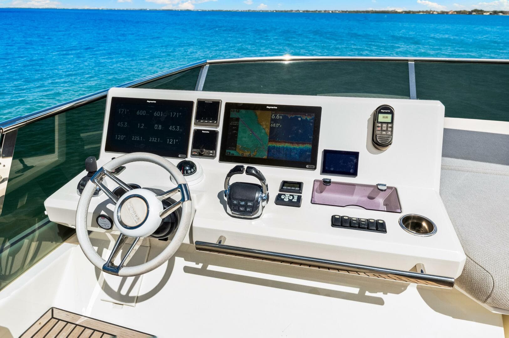 2019 Prestige 630 Flybridge — photo 2