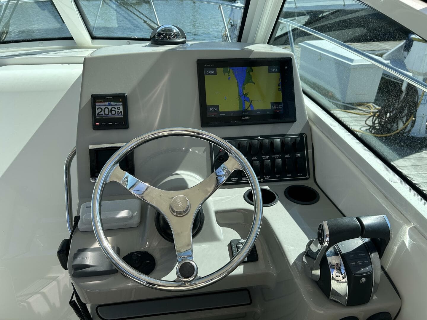 2015 Boston Whaler 285 Conquest — photo 7