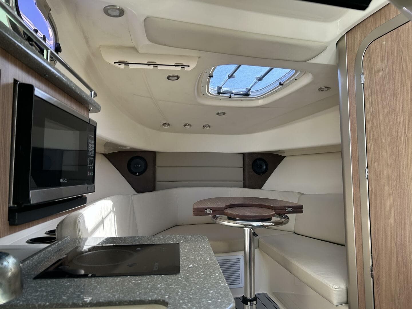 2015 Boston Whaler 285 Conquest — photo 8