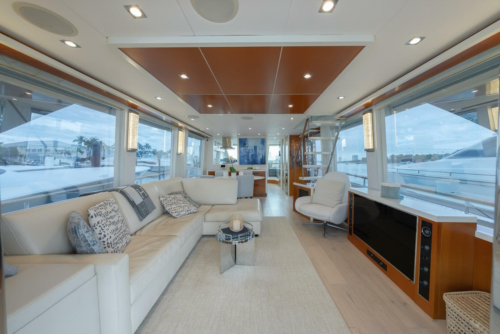 2012 Lazzara Yachts — photo 2