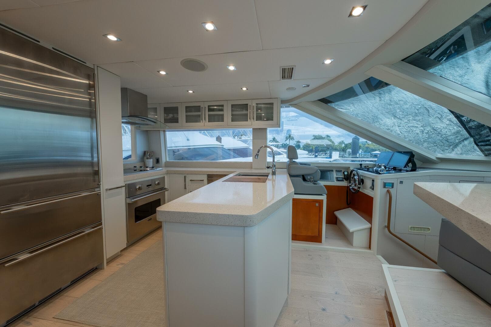 2012 Lazzara Yachts — photo 8
