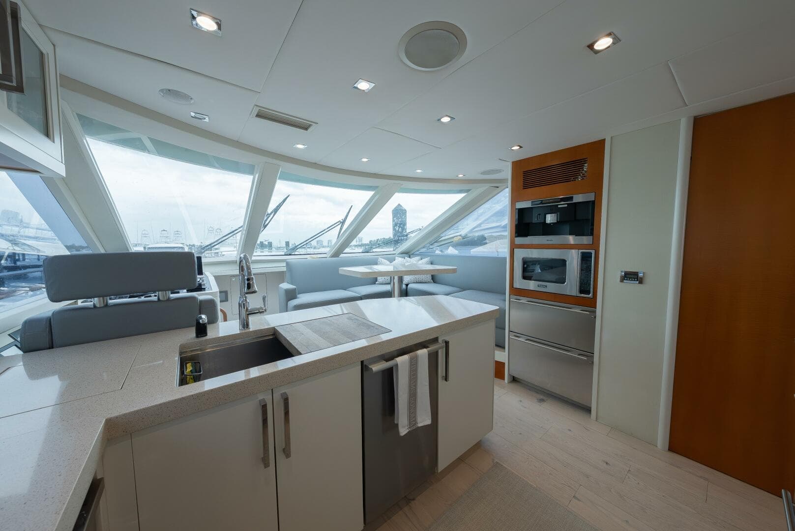 2012 Lazzara Yachts — photo 11