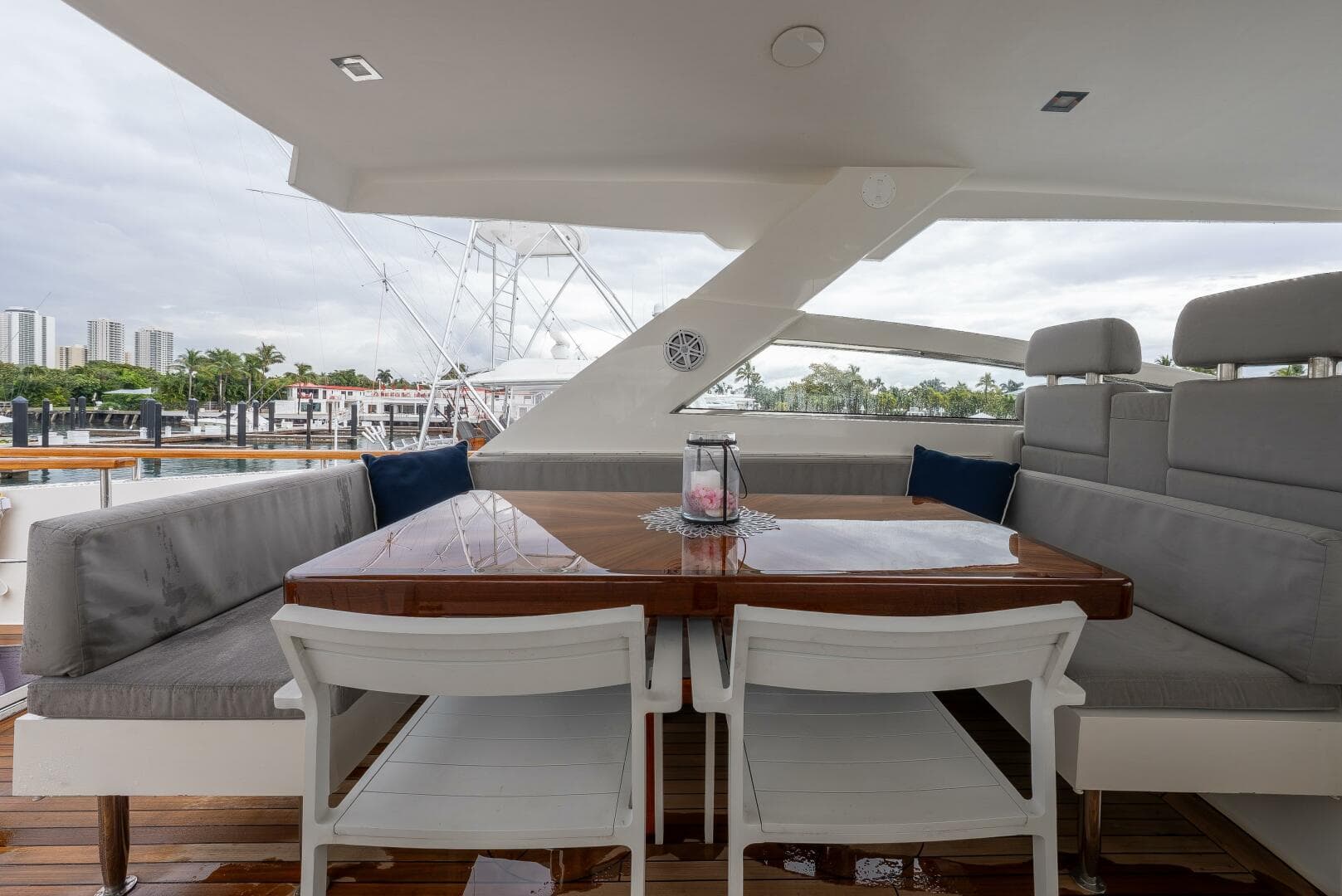 2012 Lazzara Yachts — photo 33