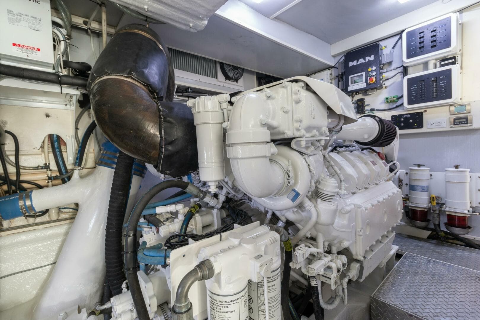 2012 Lazzara Yachts — photo 50