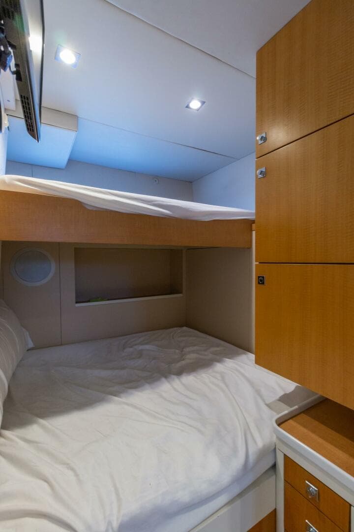 2012 Lazzara Yachts — photo 52