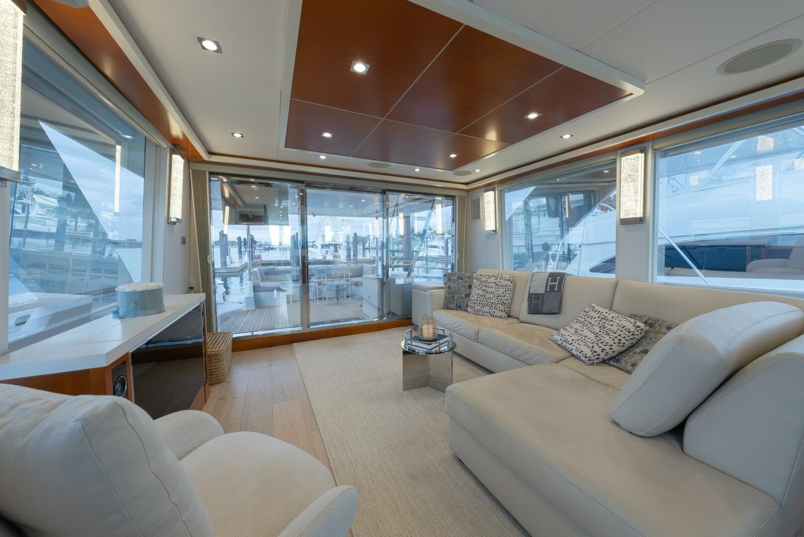 2012 Lazzara Yachts — photo 6