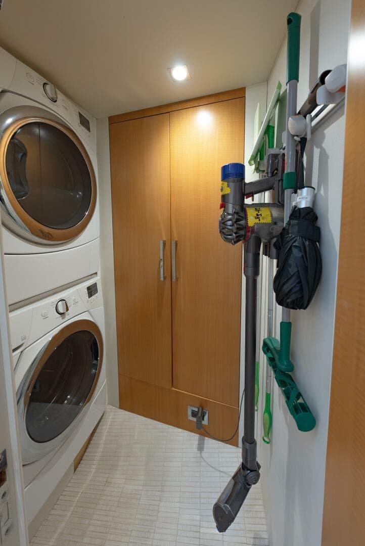 2012 Lazzara Yachts — photo 30