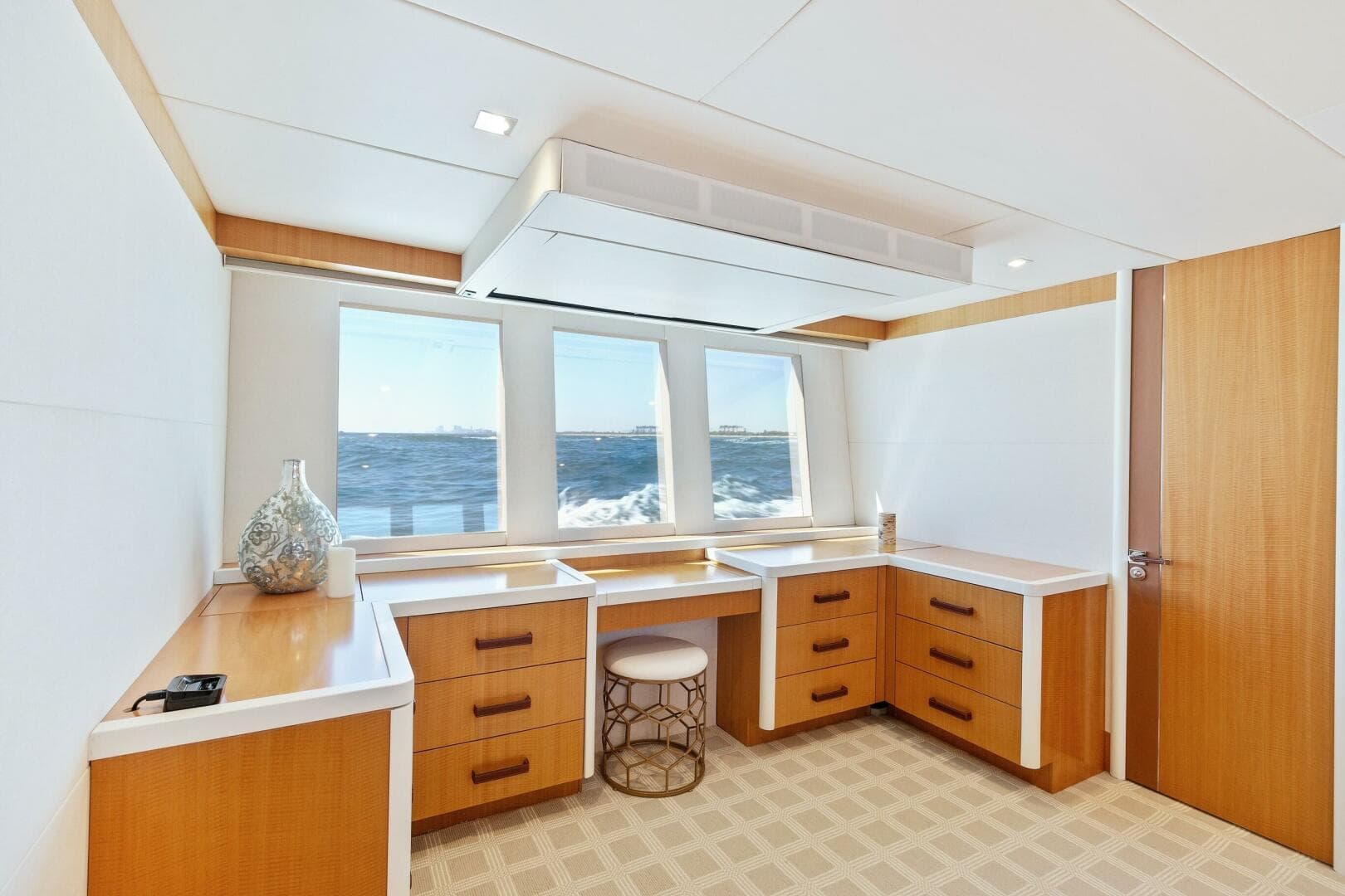 2012 Lazzara Yachts — photo 19