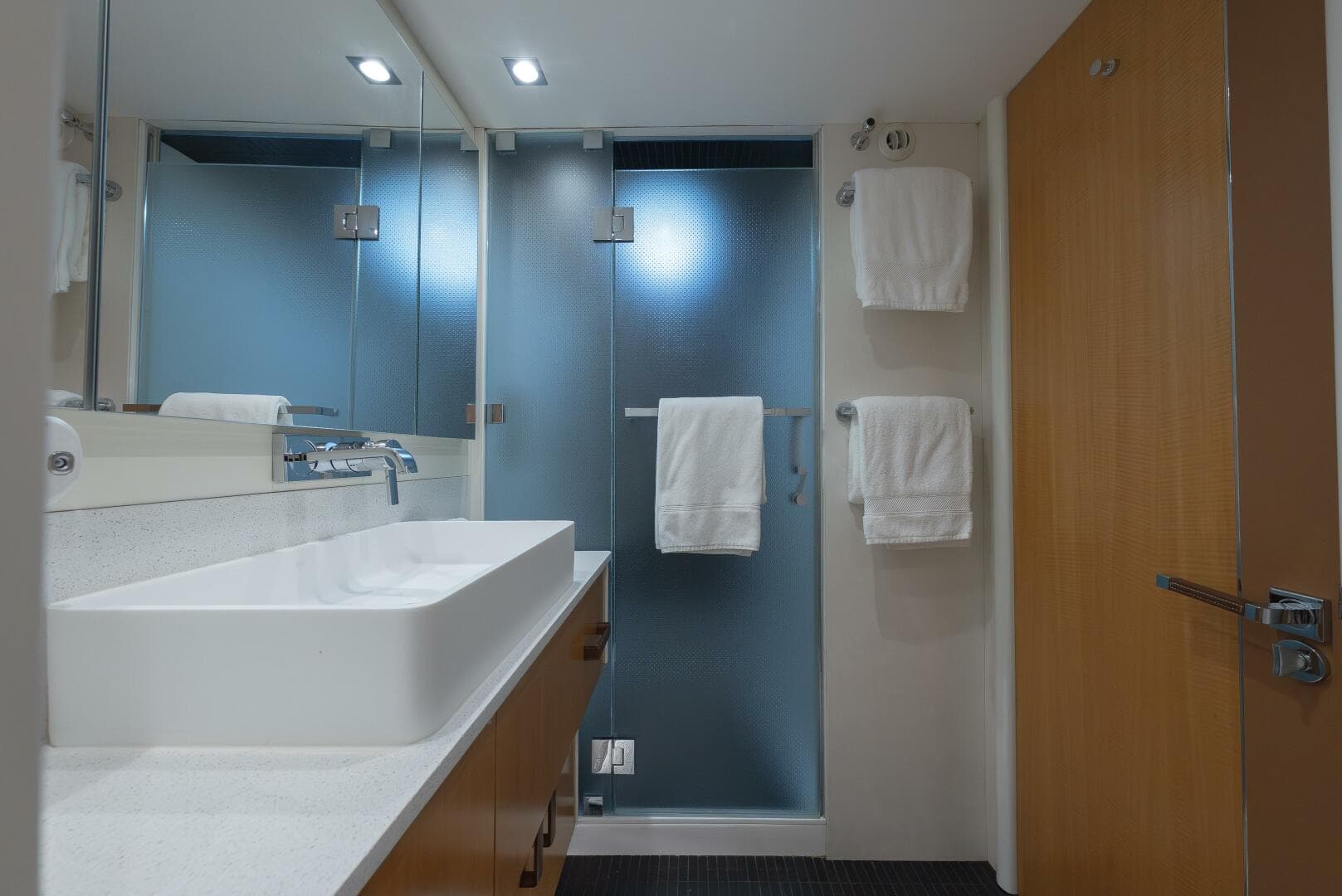 2012 Lazzara Yachts — photo 21