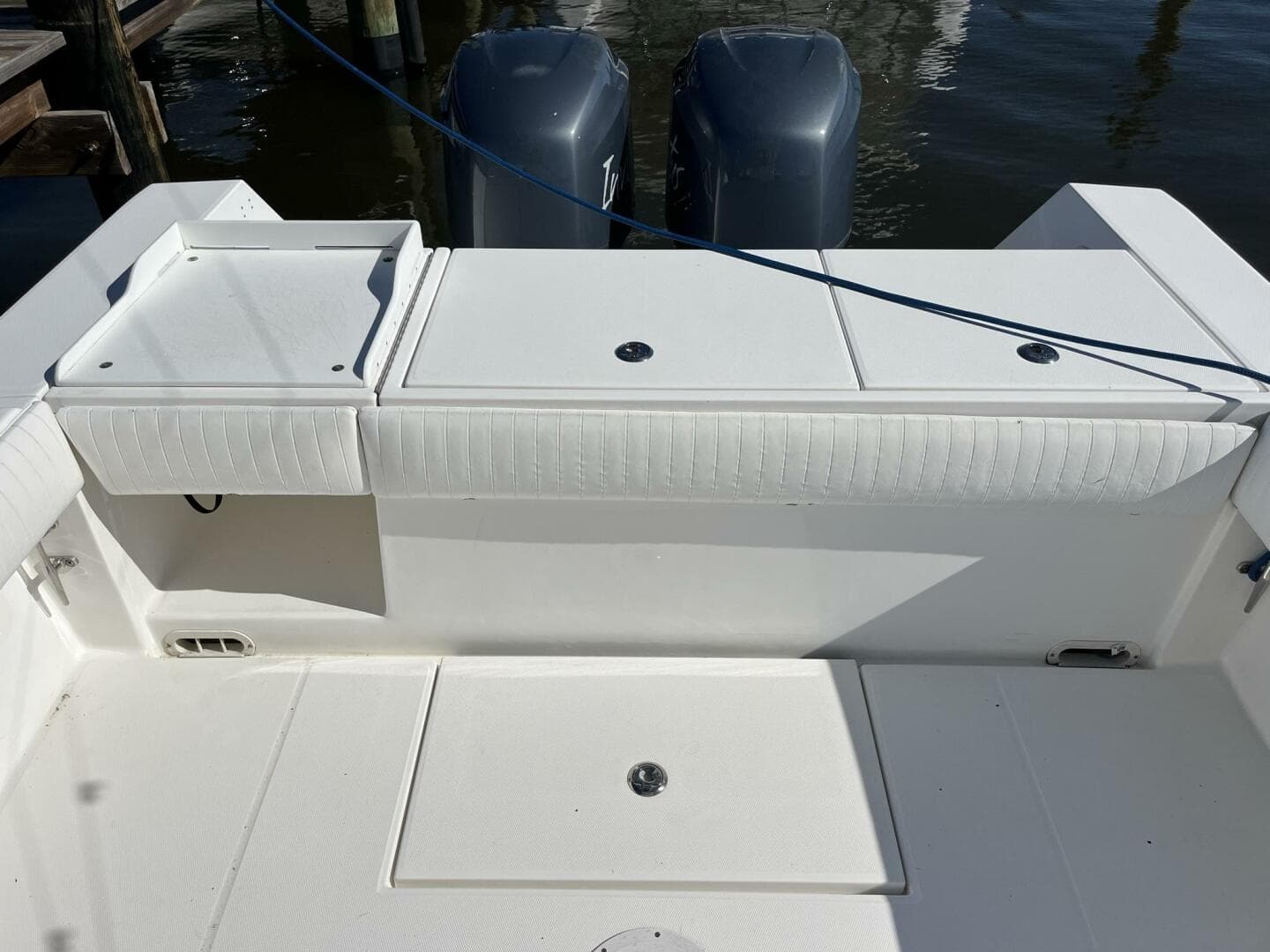2006 Regulator 32 Center Console — photo 15