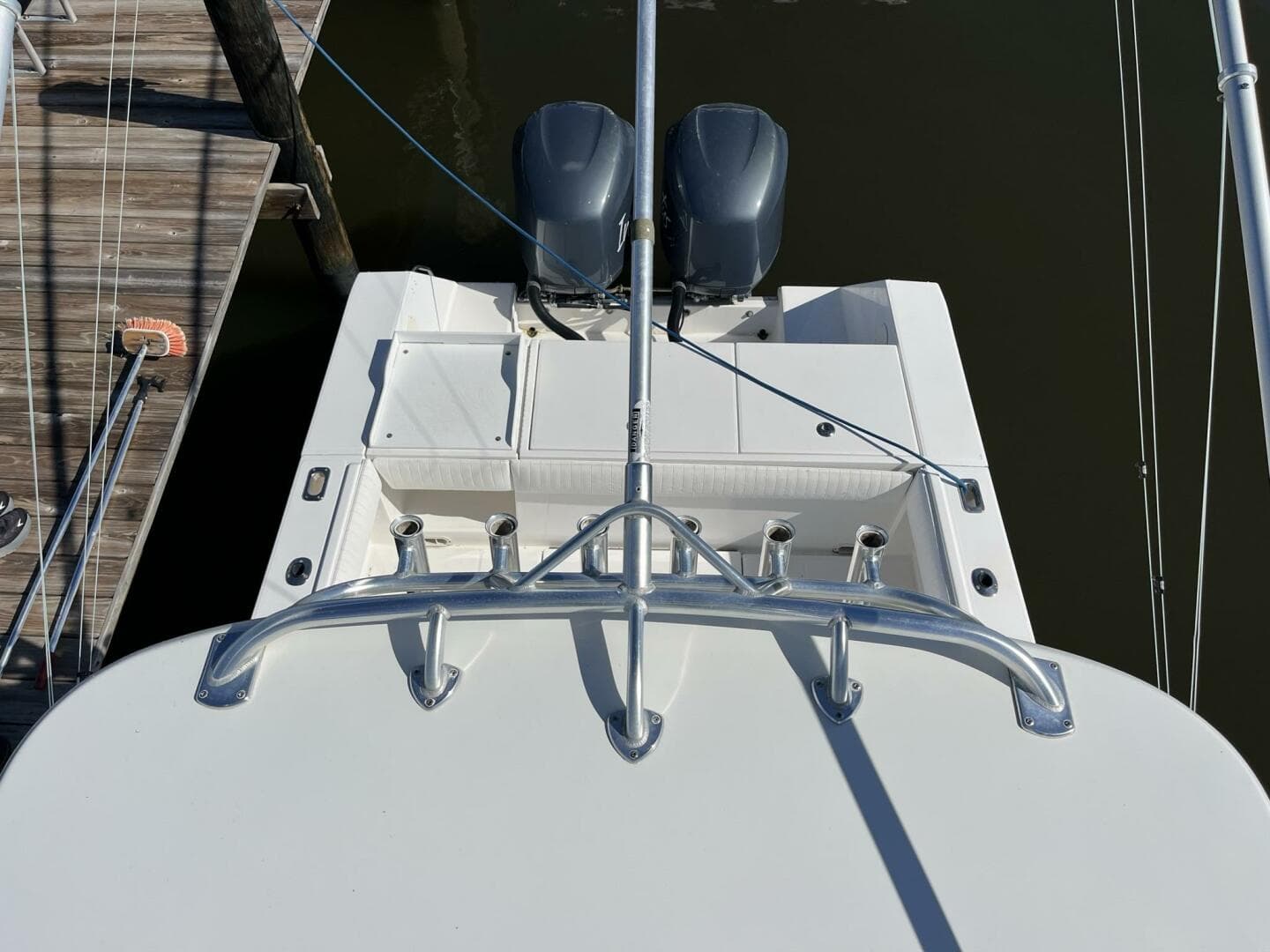 2006 Regulator 32 Center Console — photo 6