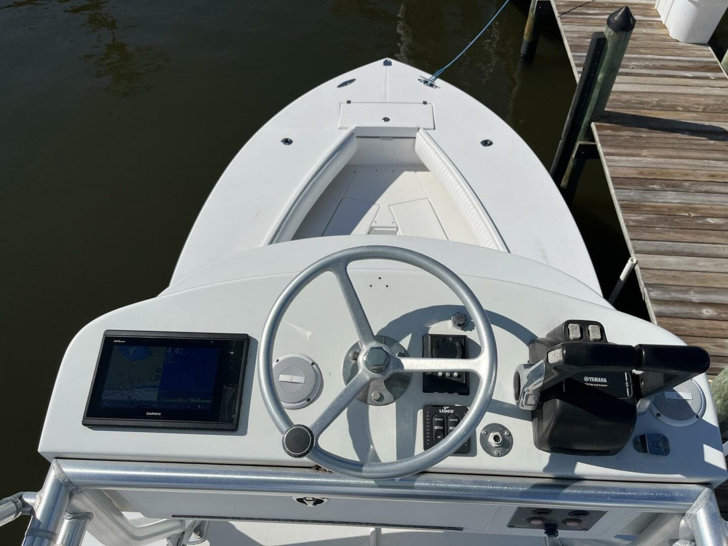 2006 Regulator 32 Center Console — photo 5