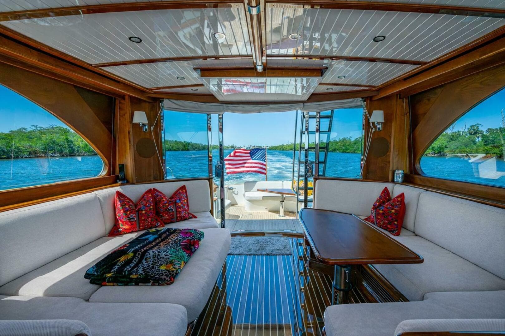 2021 Hinckley Talaria — photo 30