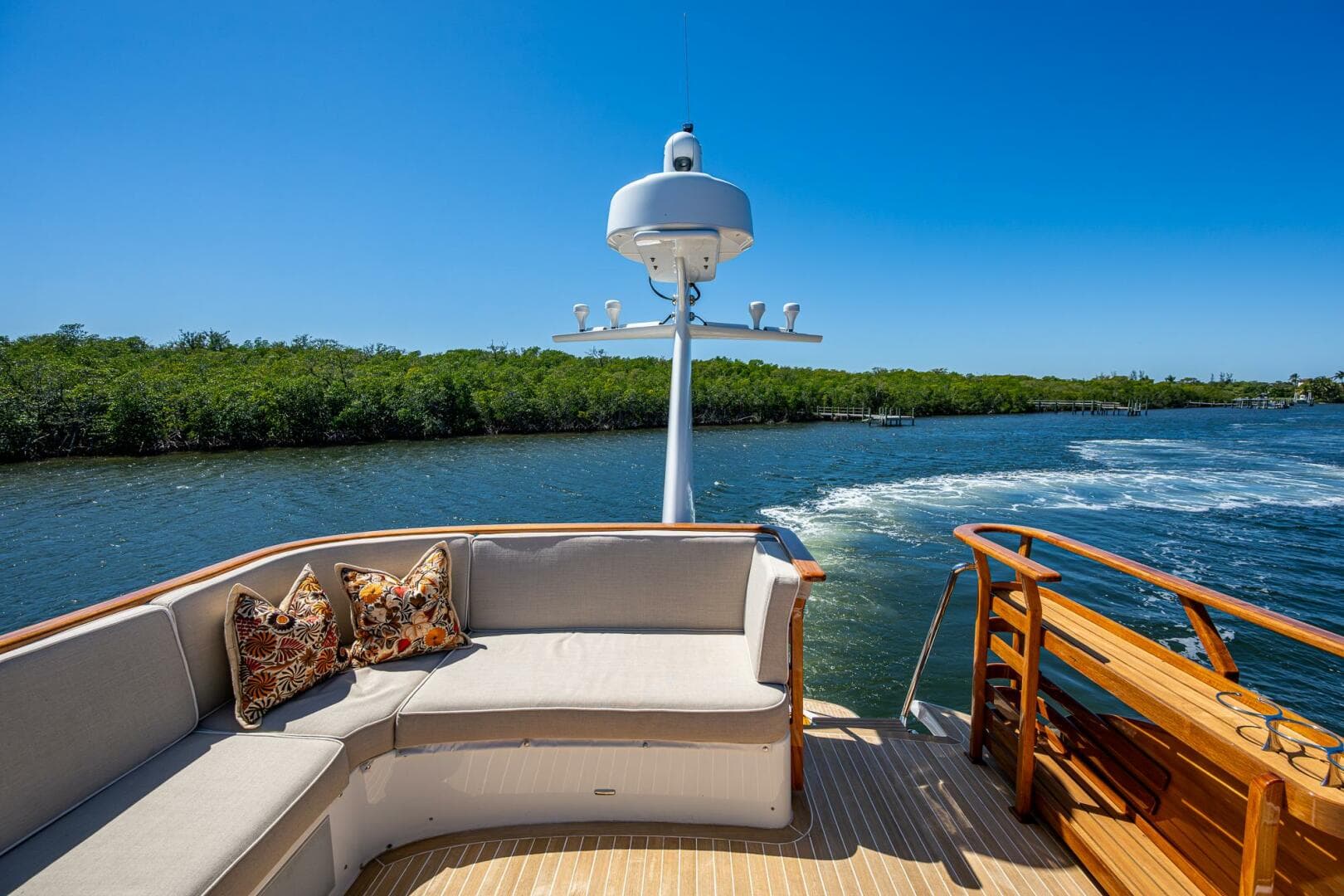 2021 Hinckley Talaria — photo 14