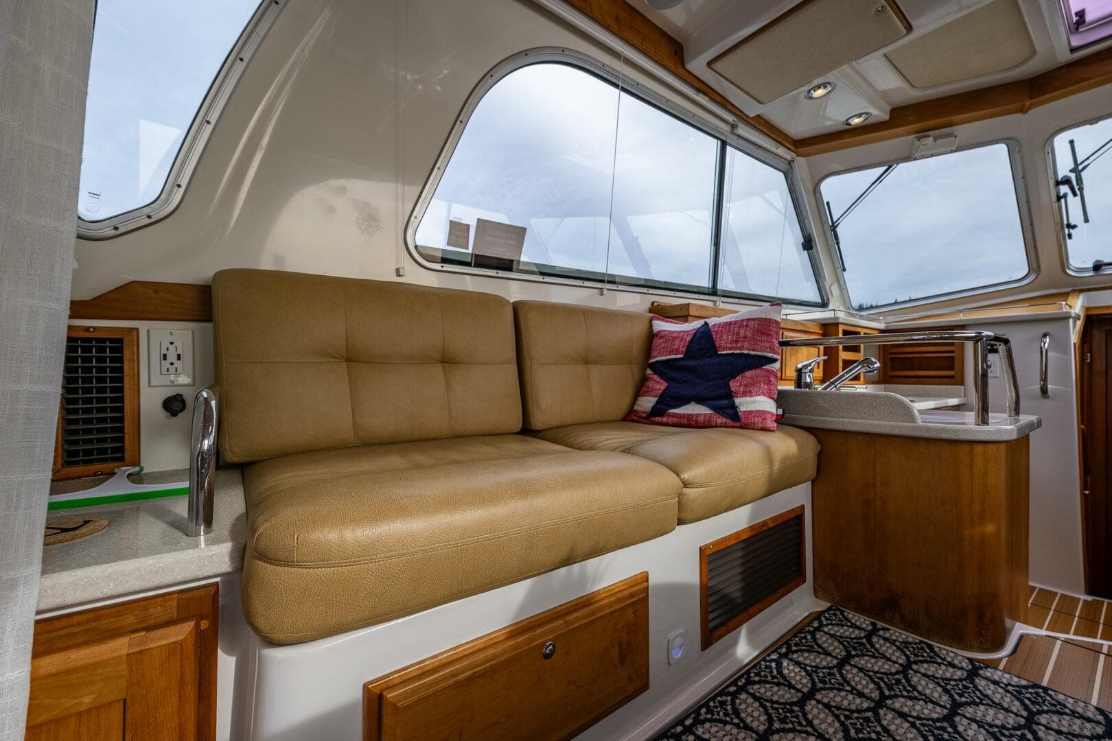 2010 Back Cove 37 — photo 27