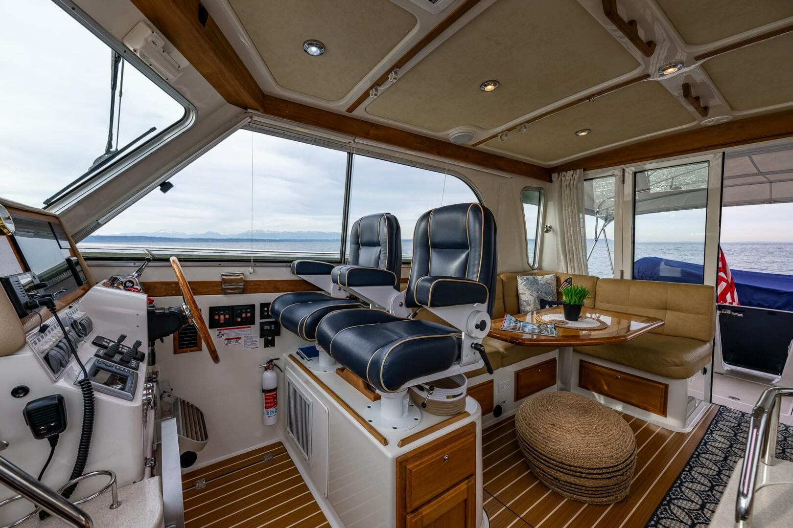 2010 Back Cove 37 — photo 29