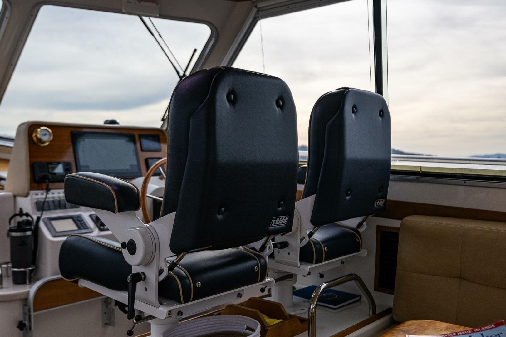 2010 Back Cove 37 — photo 34