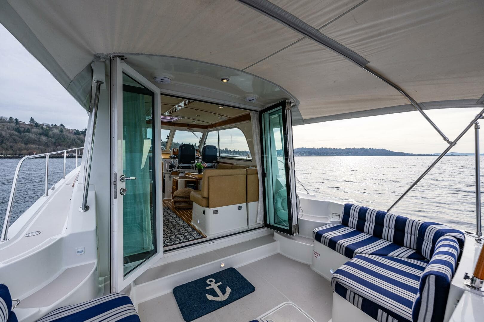 2010 Back Cove 37 — photo 23