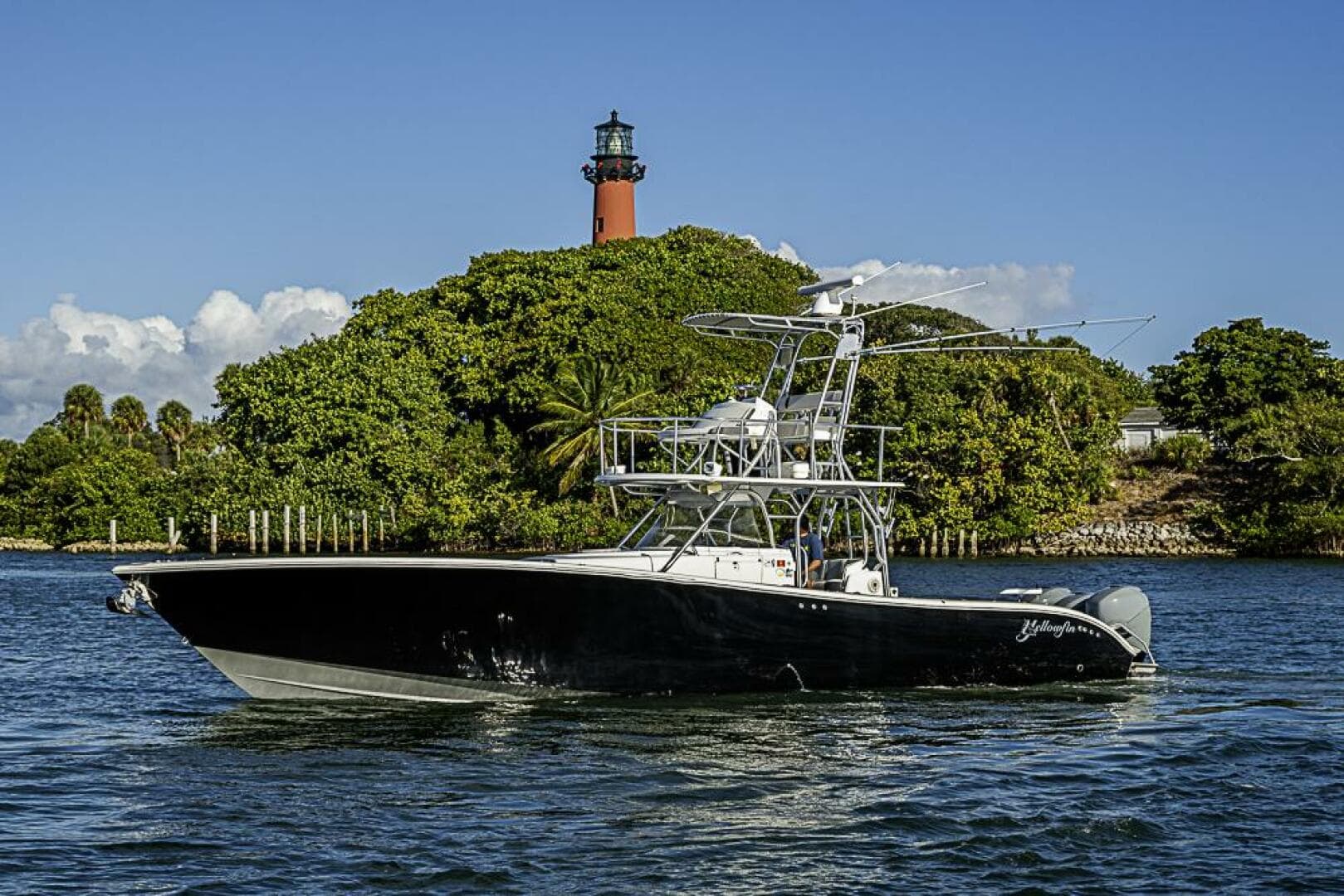 2010 Yellowfin 42 Offshore — photo 2