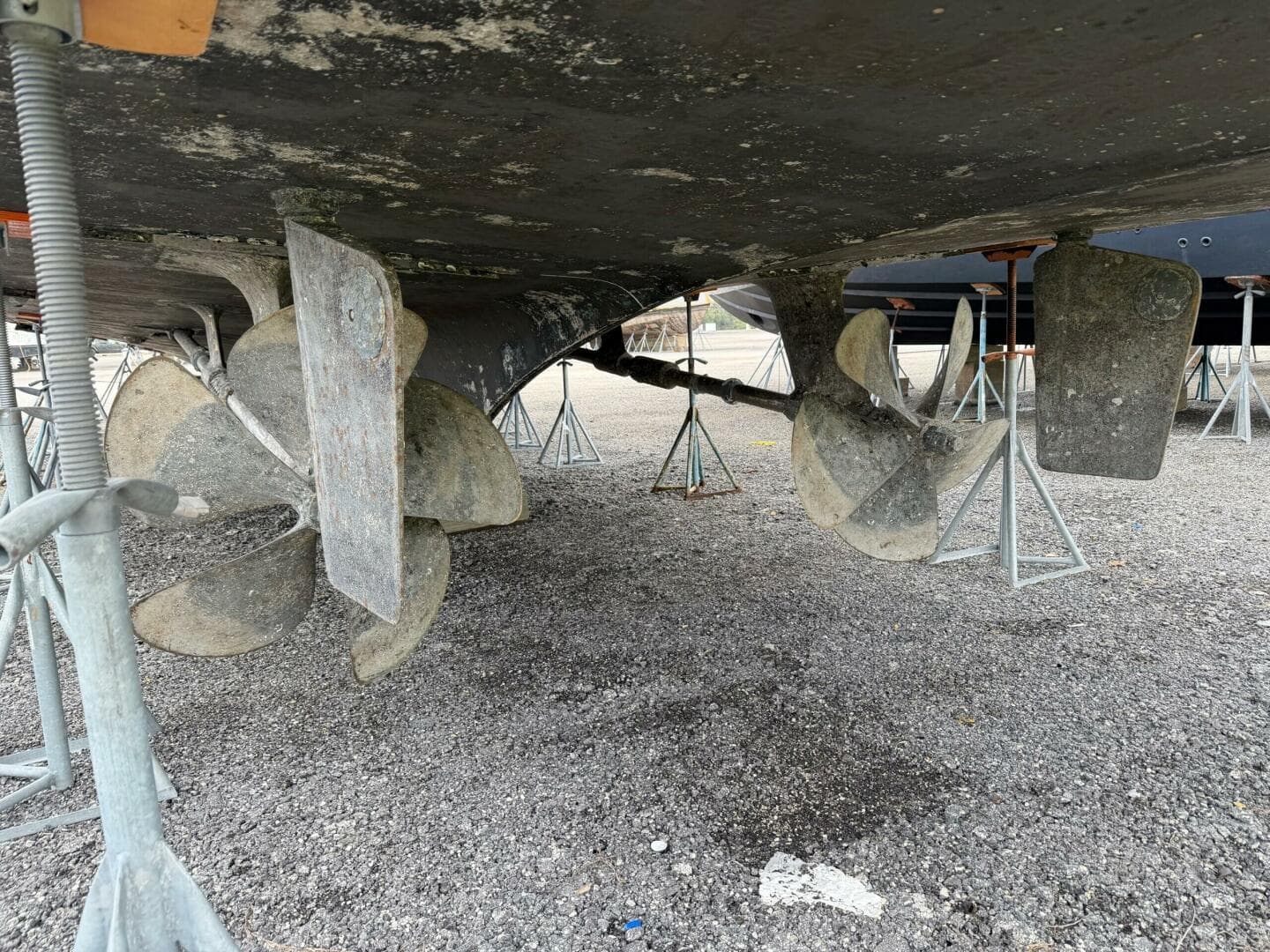 1998 Hatteras 74 Cockpit — photo 62