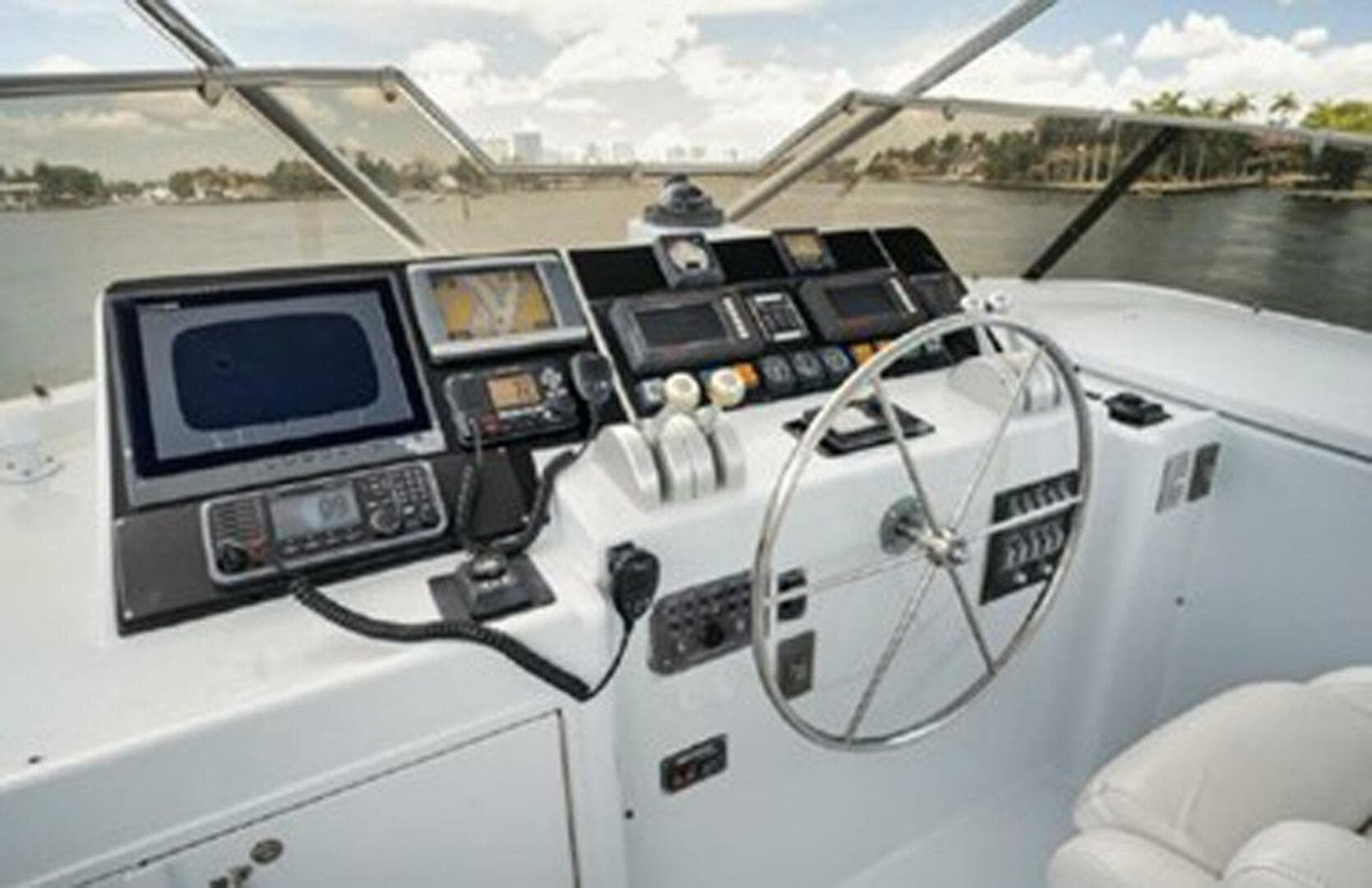 1998 Hatteras 74 Cockpit — photo 43